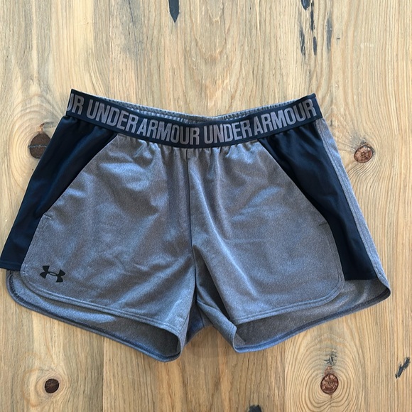 Women’s Under Armour Heat gear Shorts - Picture 1 of 3
